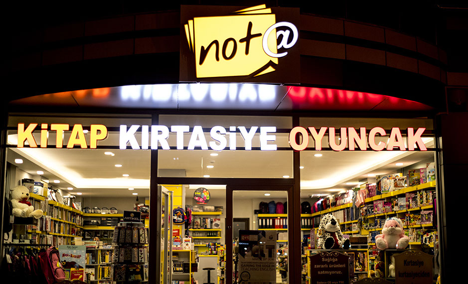 Noteet Kırtasiye — Ürün Rafları